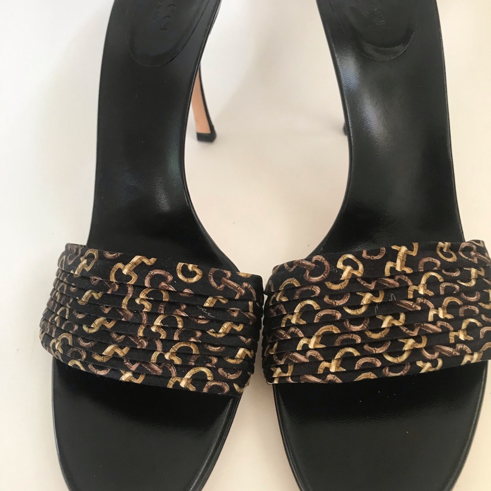 Elegant Gucci satin mules